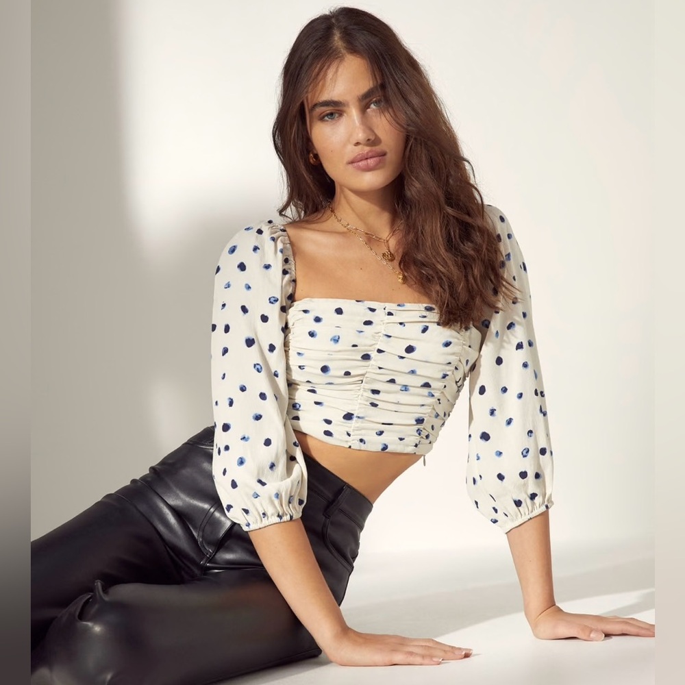 Aritzia Lolita Cropped Blouse Birch/Classic Navy Polka Dot XS